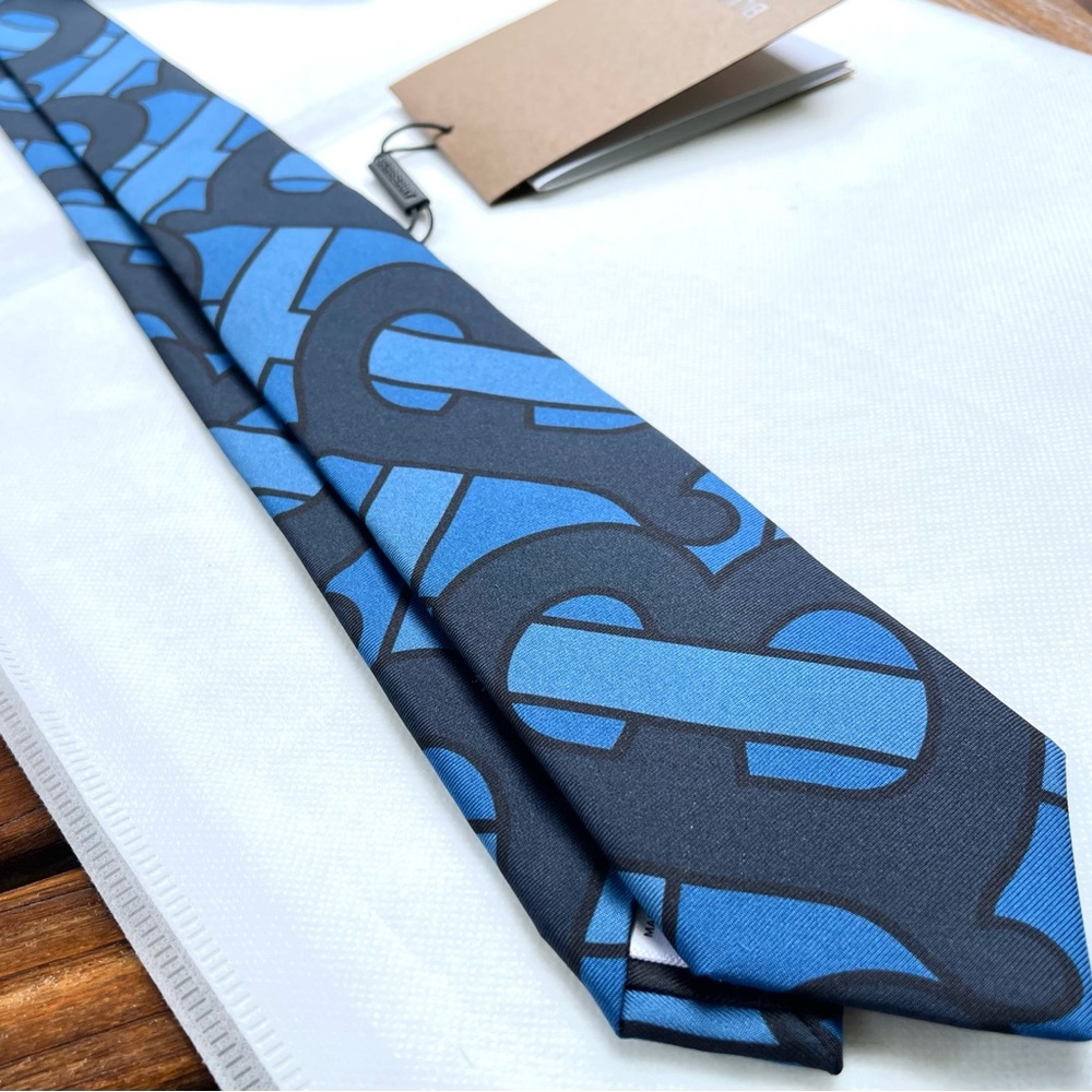 🔥LIMITED EDITION🔥💯AUTH BURBERRY TB MONOGRAM LUXURY EXPLODED MOTIF TIE🔥